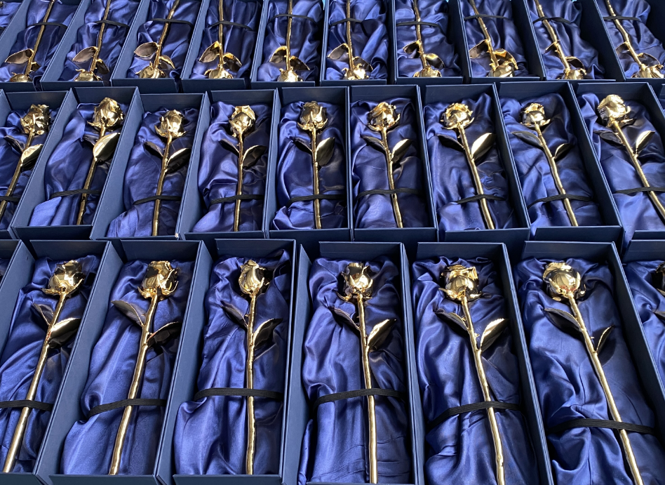 Custom 24K gold dipped roses for OEM and ODM orders
