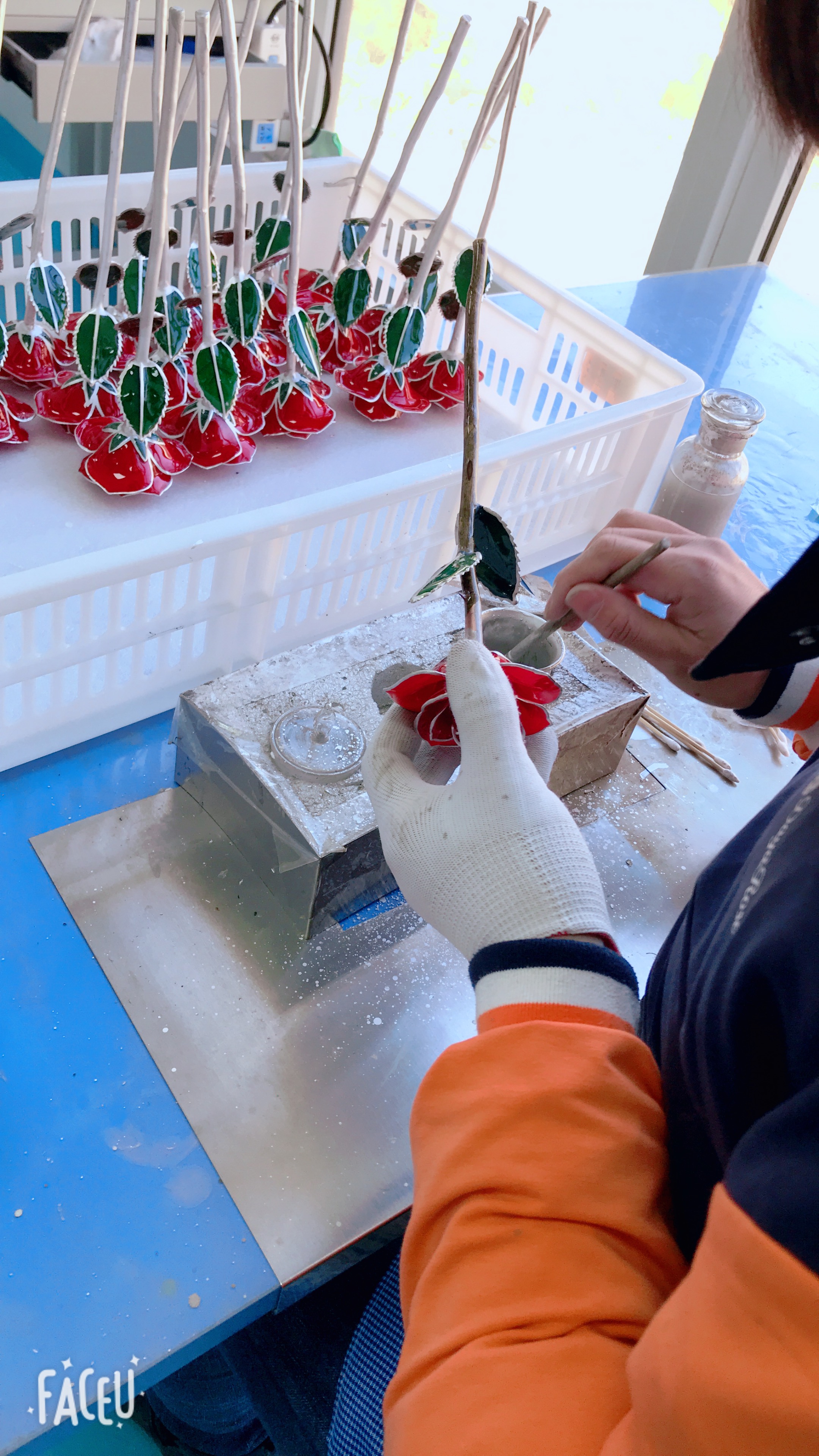 gold-dipped-rose-manufacturing-factory-china.jpg