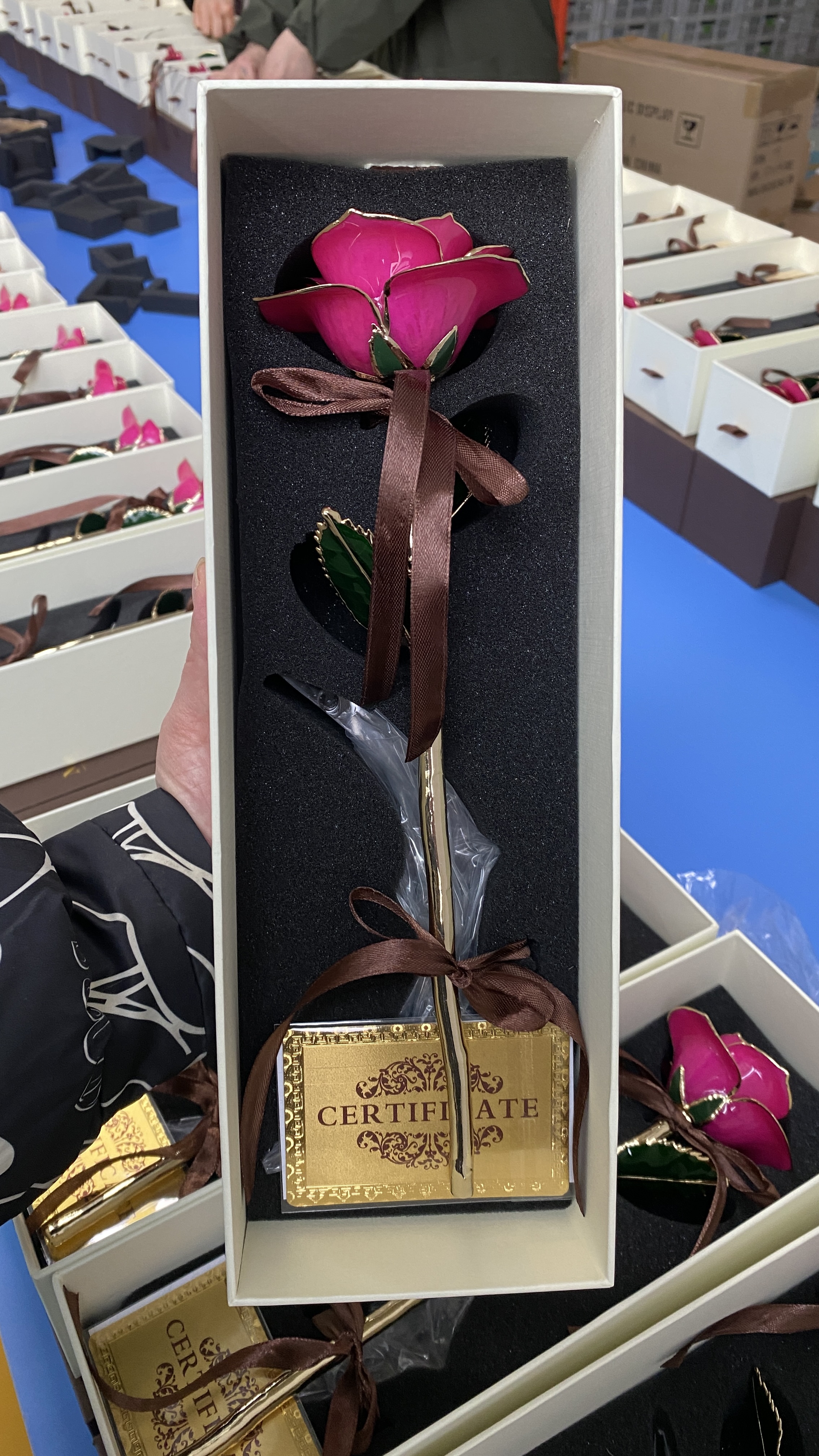 custom-oem-gold-rose-gift-box.jpg