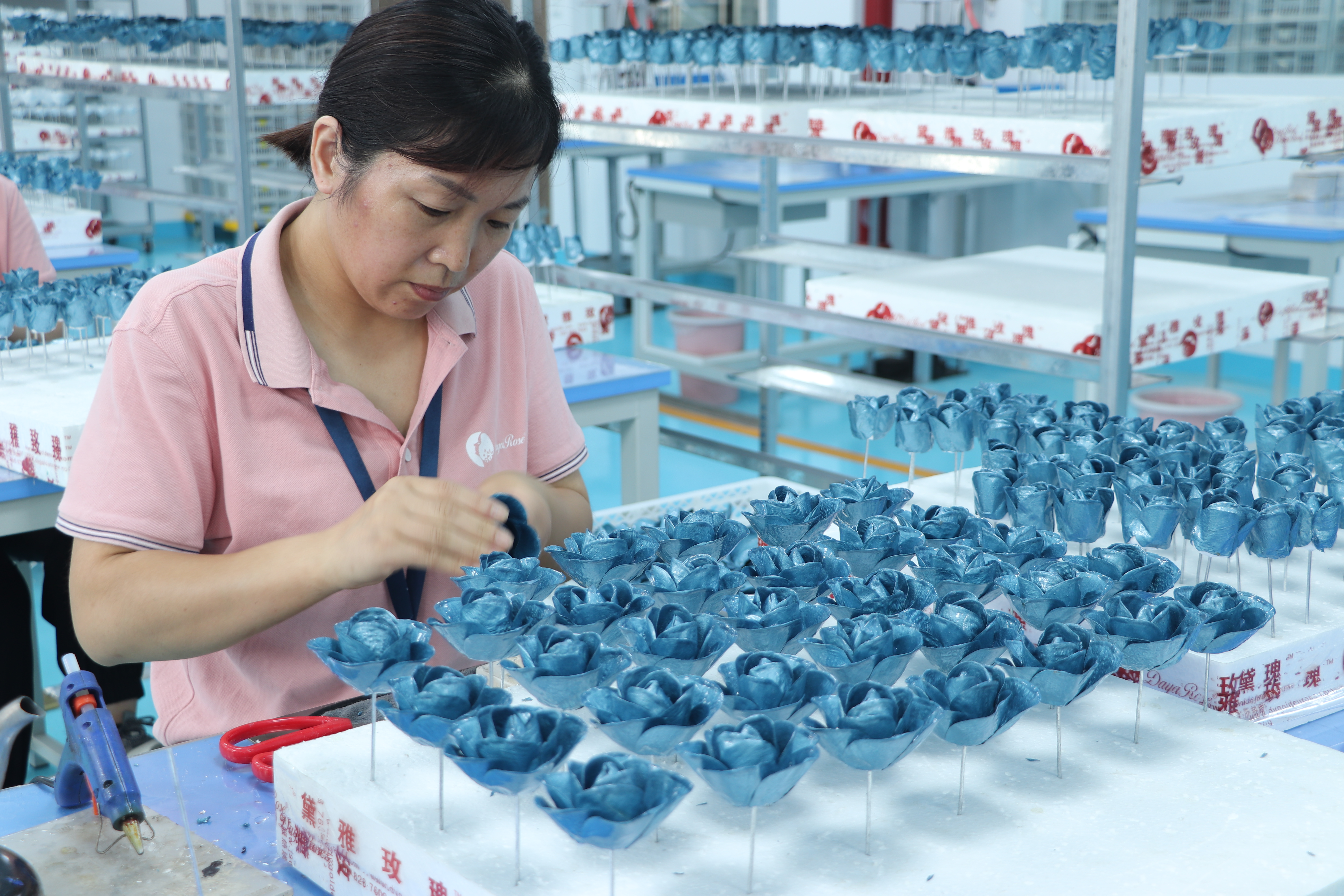 gold-rose-manufacturing-process.jpg