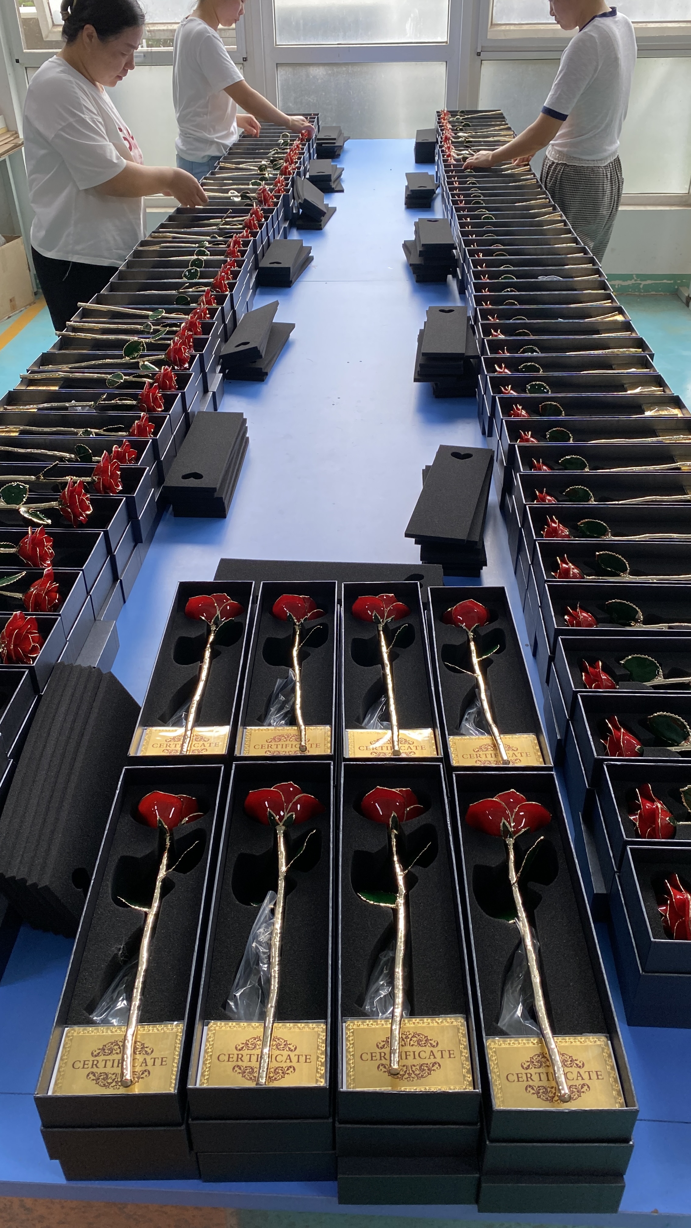 gold-dipped-rose-quality-inspection.jpg