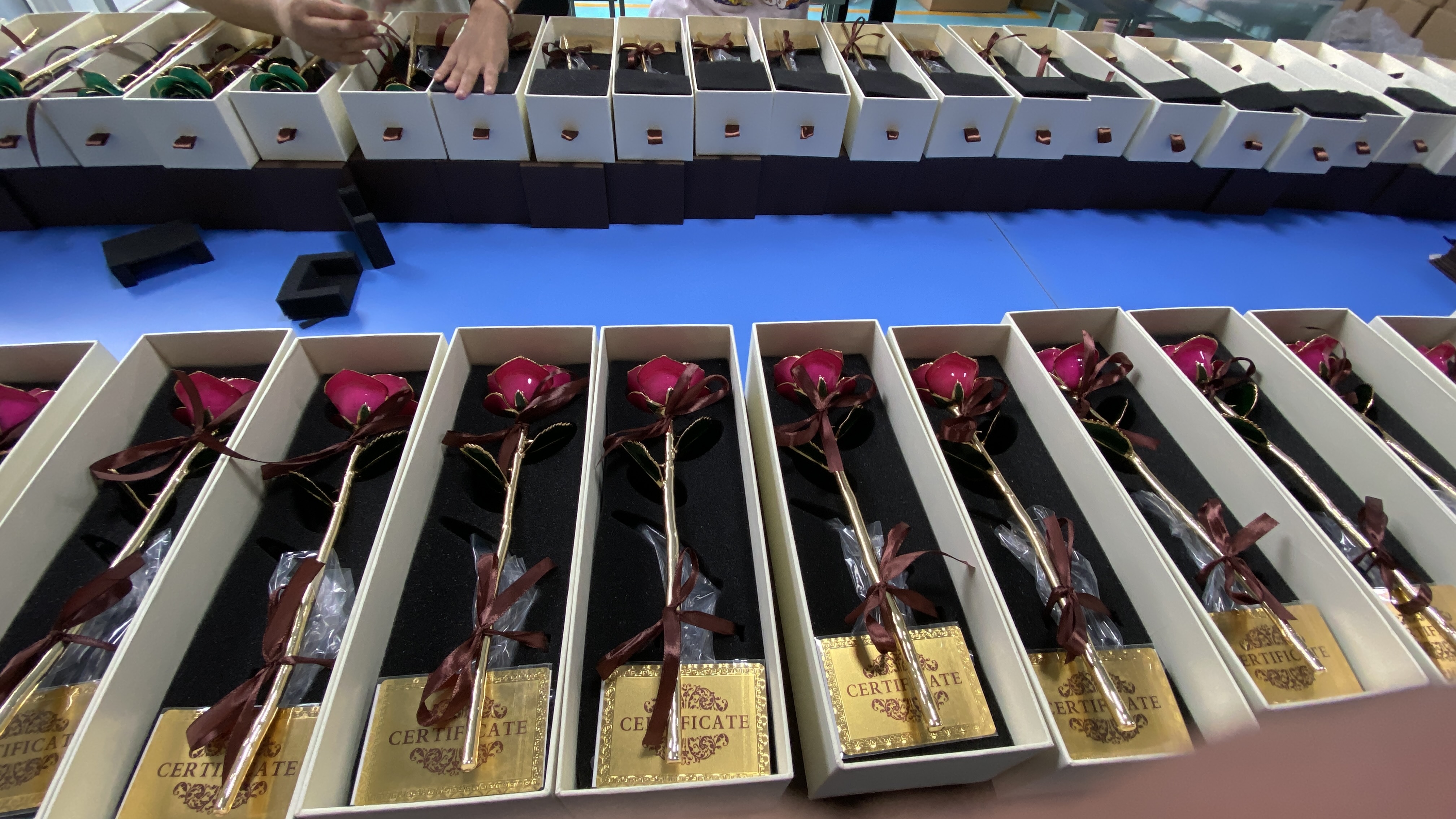 gold-rose-quality-control-and-packaging.jpg